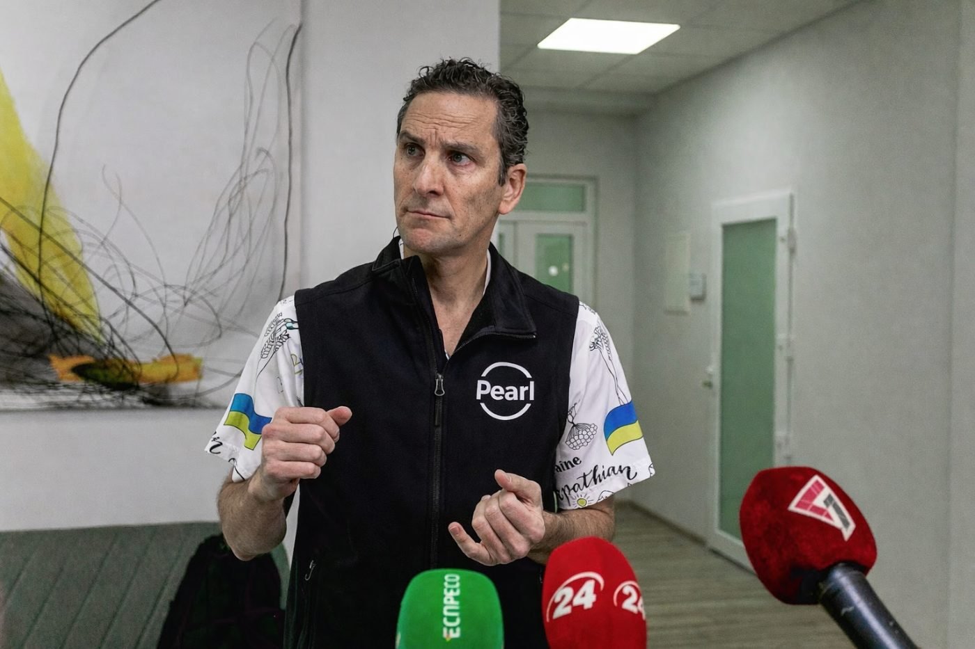 Andy Kurtzig speaking to press in Ukraine